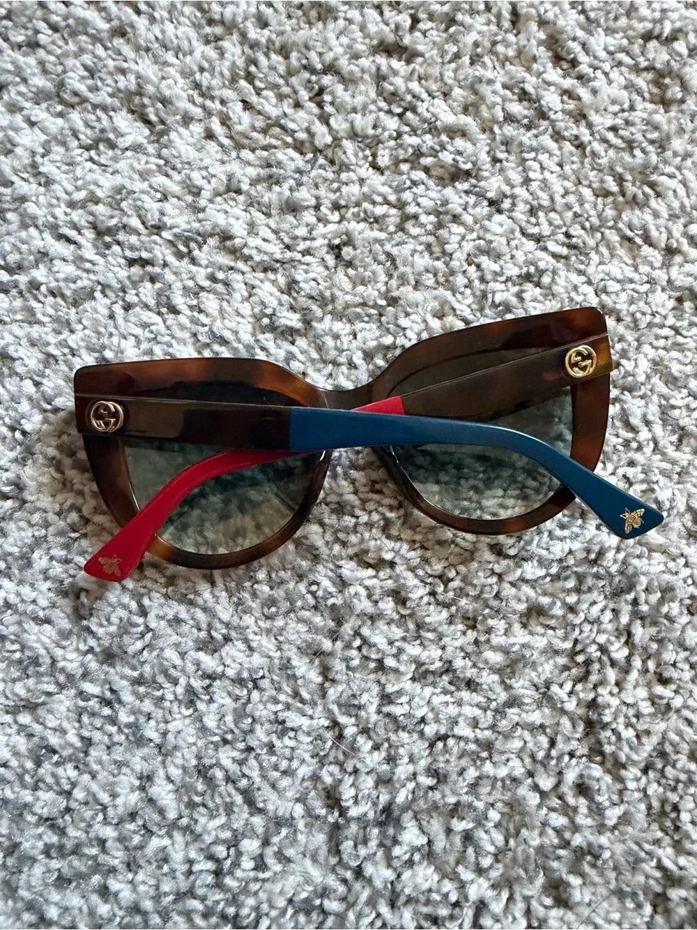 Gucci Cateye Tortoise Sunglasses with Satin Drawstring Pouch